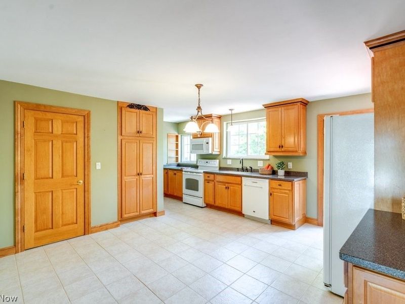 3241 W 231st Street, North Olmsted, OH 44070 Photo 11