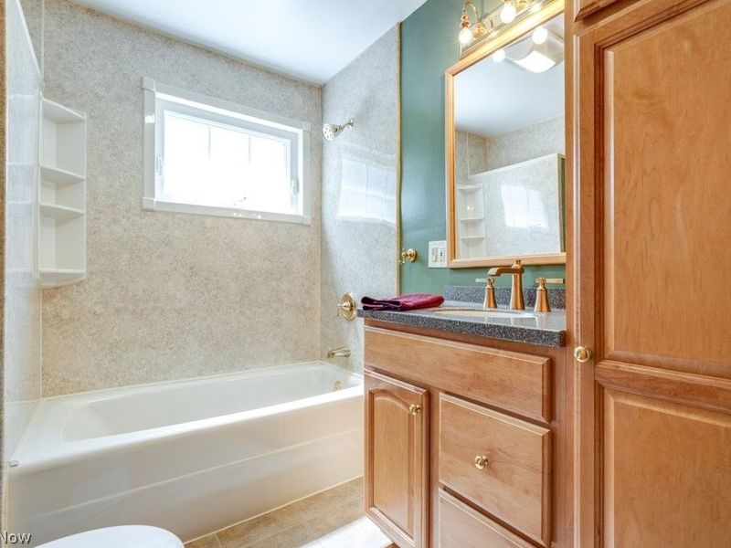 3241 W 231st Street, North Olmsted, OH 44070 Photo 18