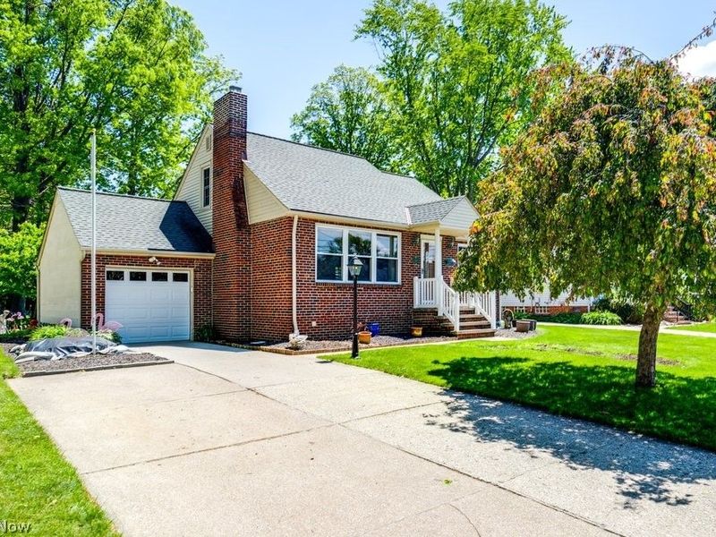 3241 W 231st Street, North Olmsted, OH 44070 Photo 2
