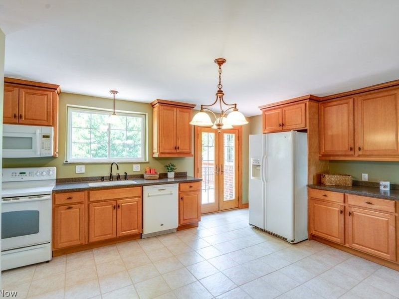 3241 W 231st Street, North Olmsted, OH 44070 Photo 8