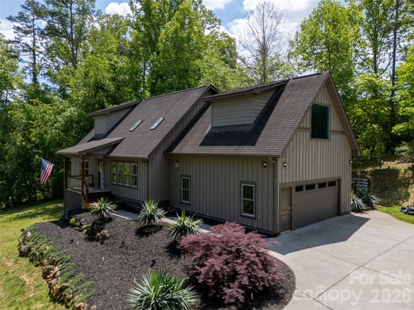 44 Sluder Branch Road , Leicester, NC 28748