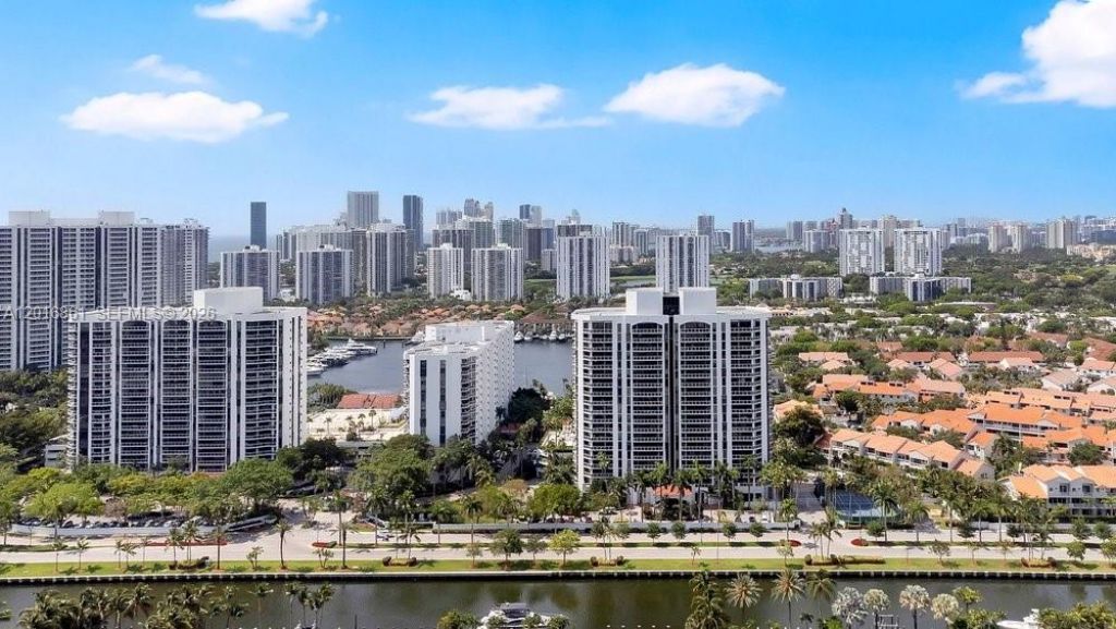3600 Yacht Club Dr, Unit 1801, Aventura, FL 33180 Photo