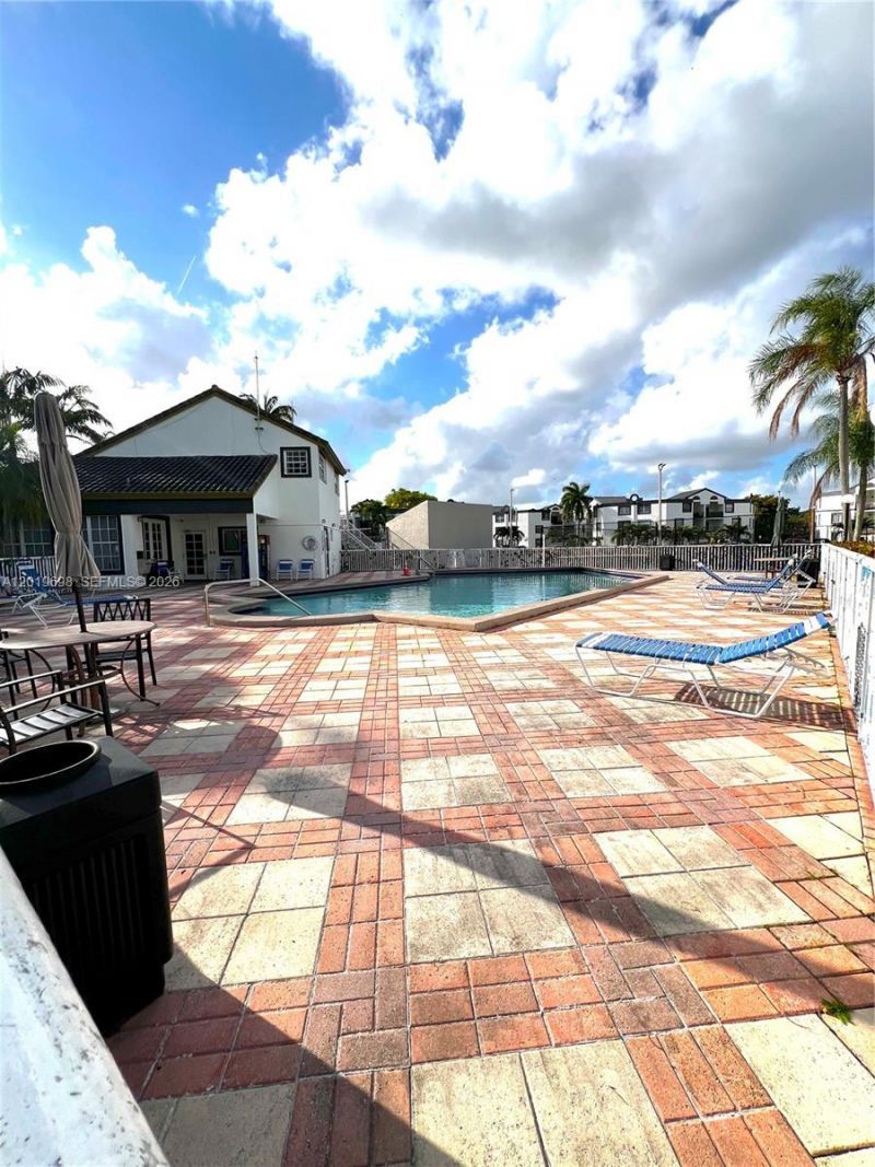 9715 Fontainebleau Blvd , Unit E209, Miami, FL 33172 Photo