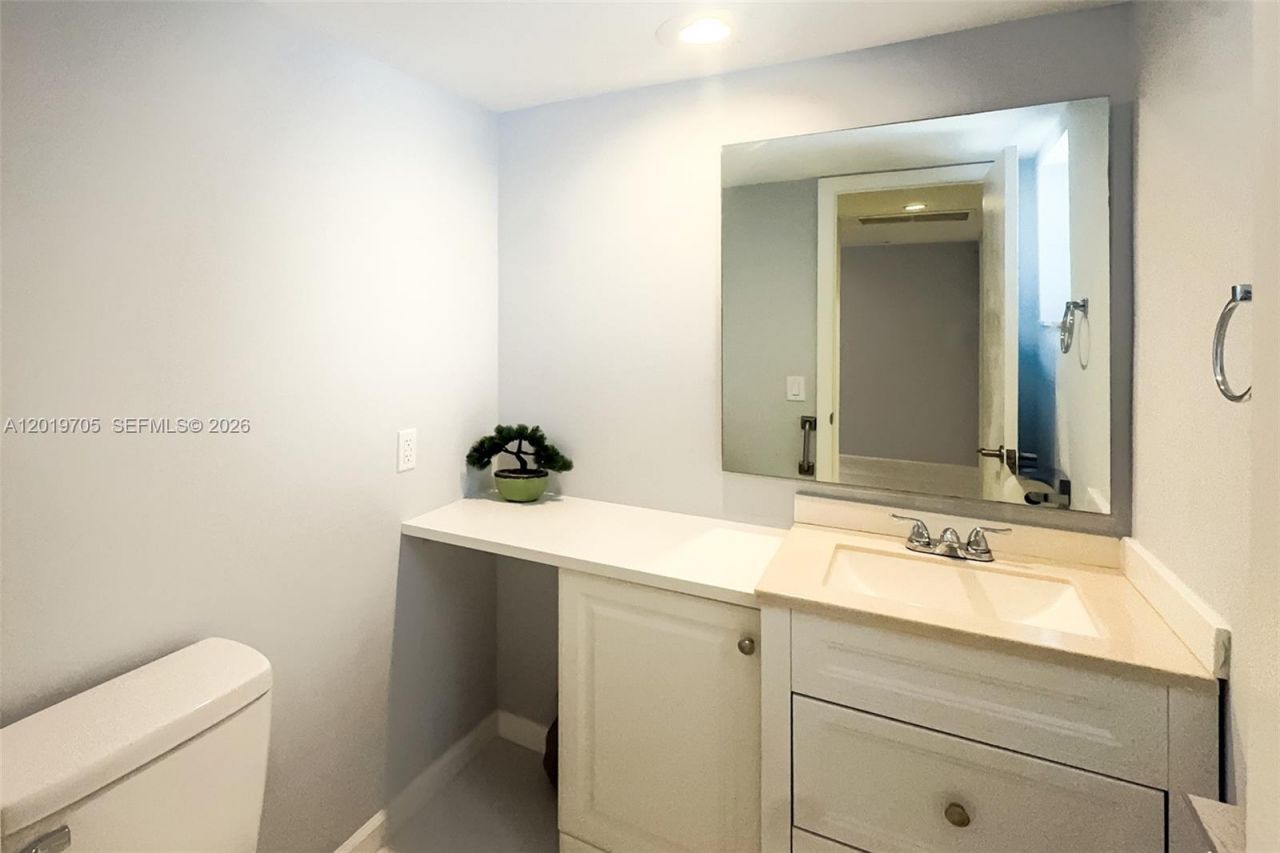 3200 N Palm Aire Dr, Unit 207, Pompano Beach, FL 33069 Photo