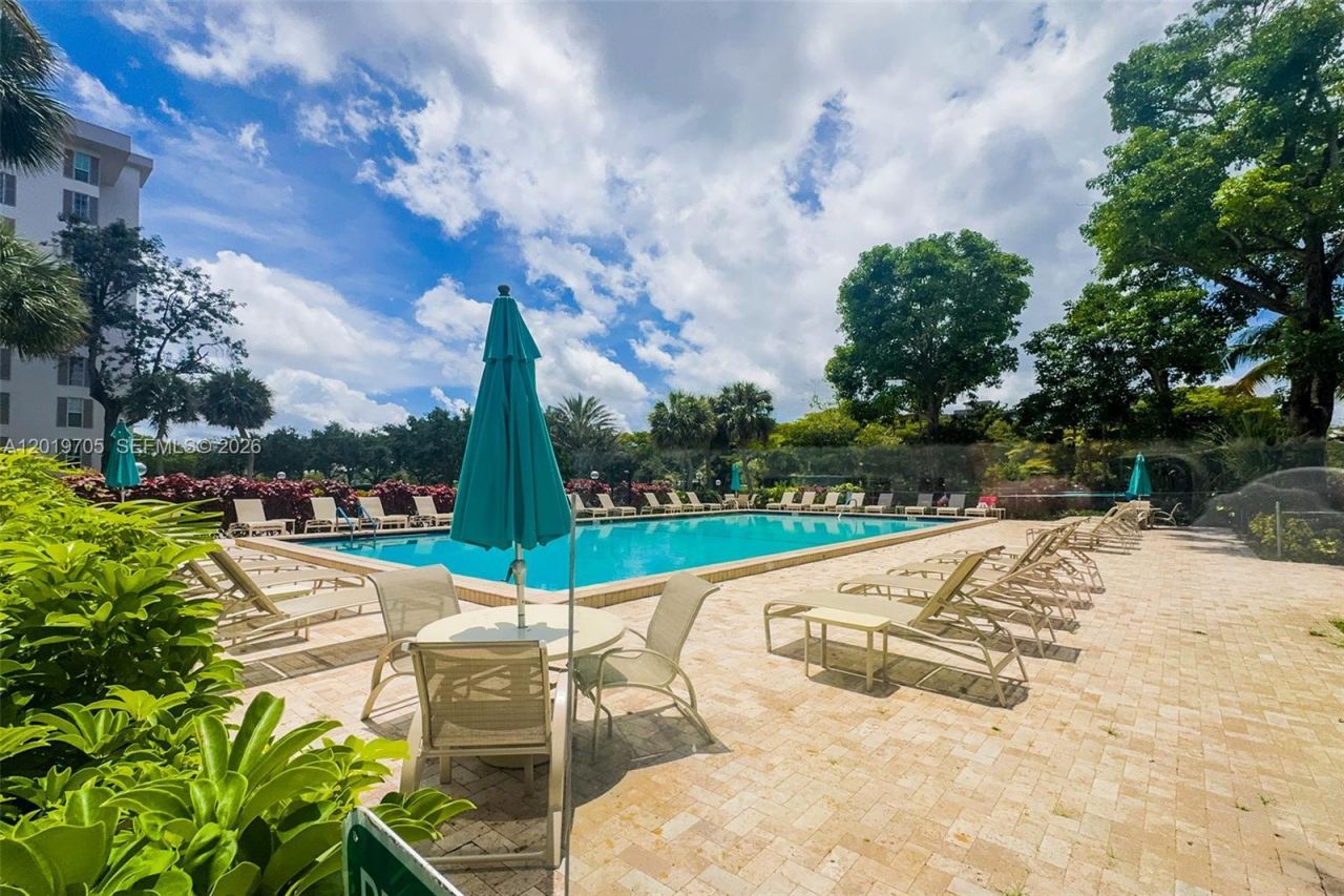 3200 N Palm Aire Dr, Unit 207, Pompano Beach, FL 33069 Photo