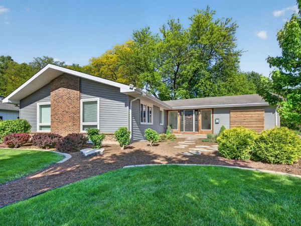 223 Willow Lane, Geneva, IL 60134