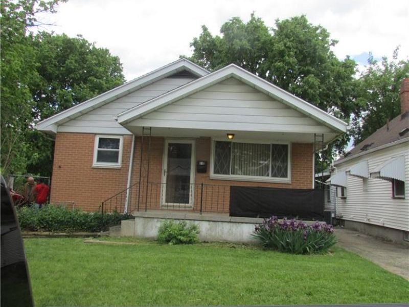 218 E Parkwood Drive, Dayton, OH 45405 Photo 2