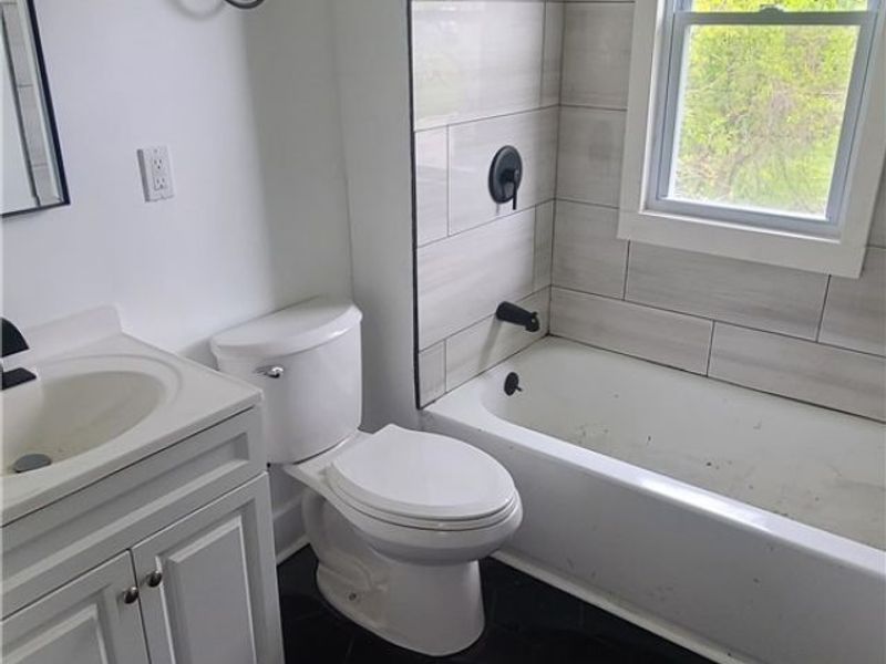 12005 Shadeland Avenue, Cleveland, OH 44108 Photo 6