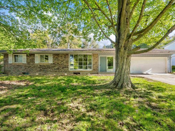 22907 Elm Drive, Elkhart, IN 46516