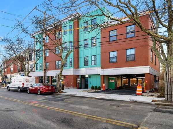 1151 Walnut Street, Unit 301, Newton, MA 02461