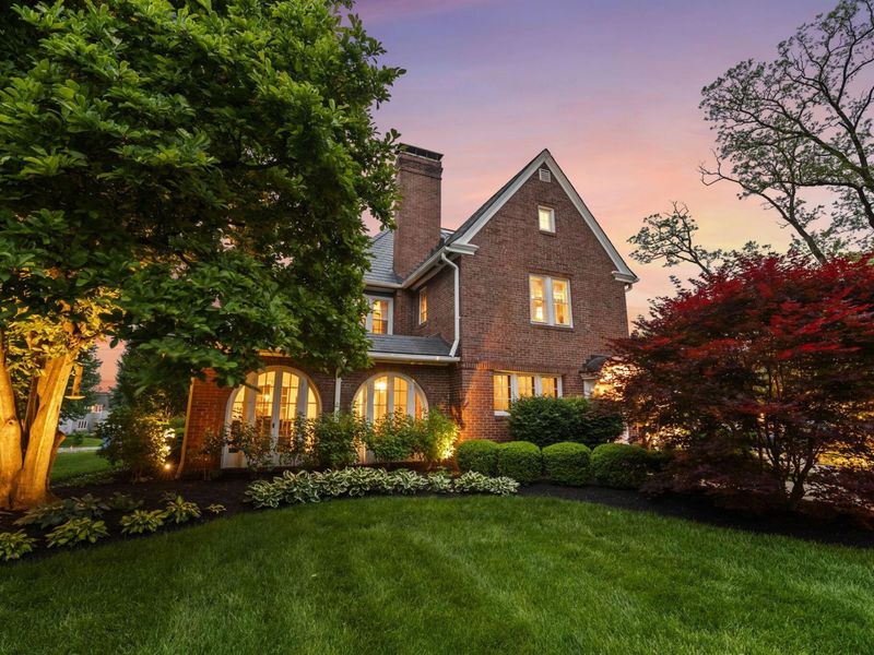1875 Roxbury Road, Upper Arlington, OH 43212 Photo 2