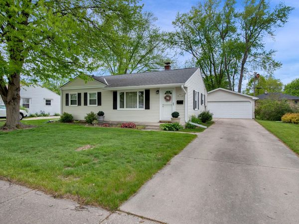 N85W17124 Lee Pl, Menomonee Falls, WI 53051