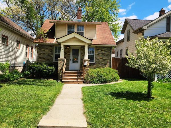 2126 S 77th St, West Allis, WI 53219