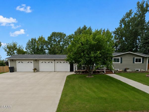 314 N HAMLIN Street, McVille, ND 58254