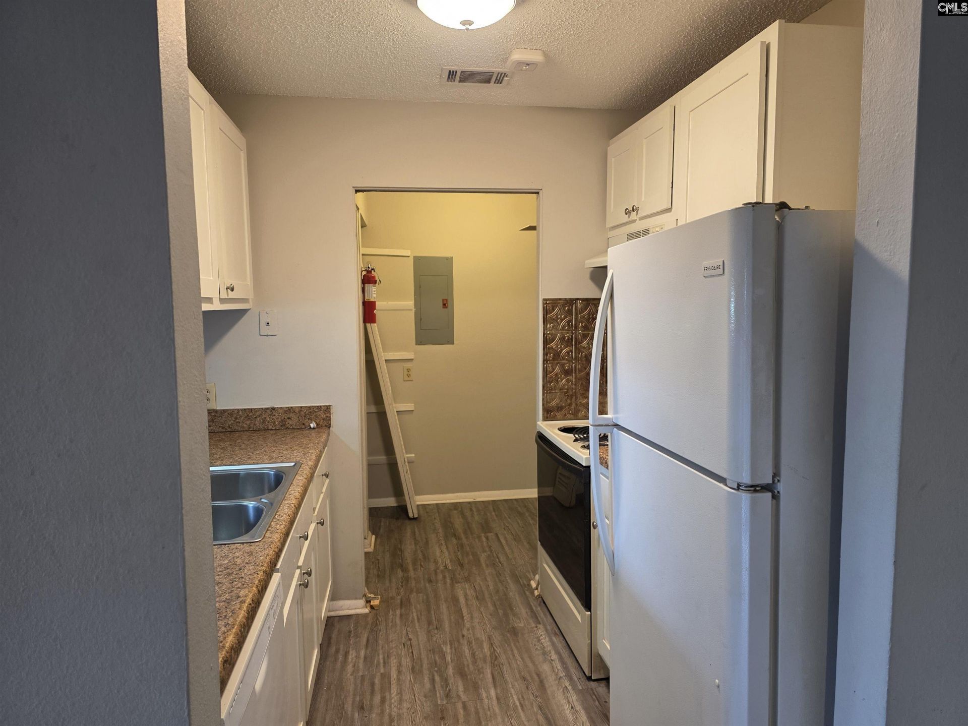 207 Weddell Street  Photo 7