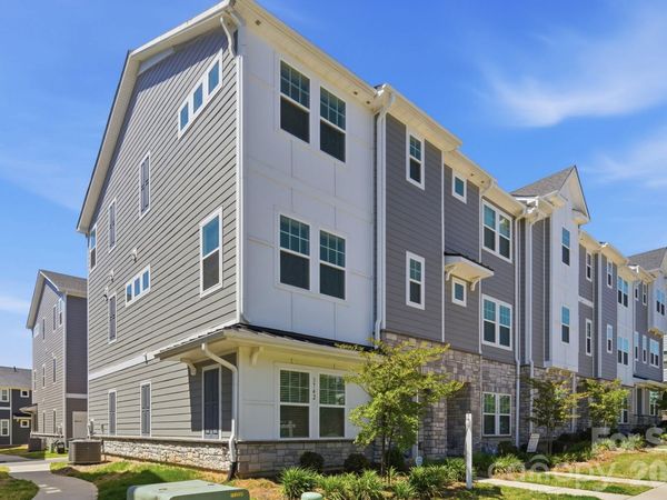 3742 Memorial Parkway, Charlotte, NC 28217