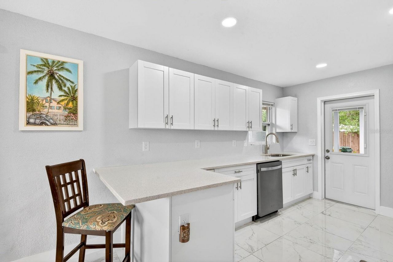916 Pattison Avenue , Sarasota, FL 34237 Photo