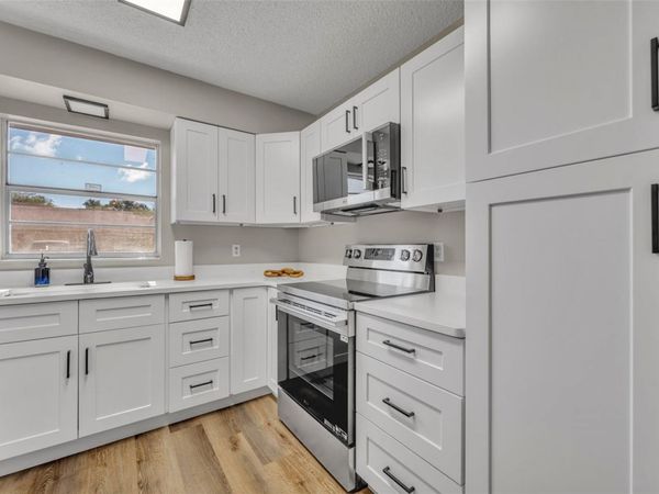 2 VILLA VILLAR COURT, Unit 20, DELAND, FL 32724