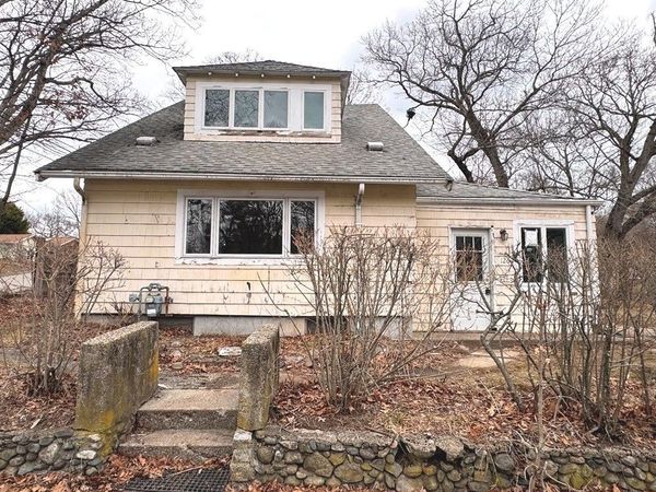 126 Lakehurst Ave, Weymouth, MA 02189
