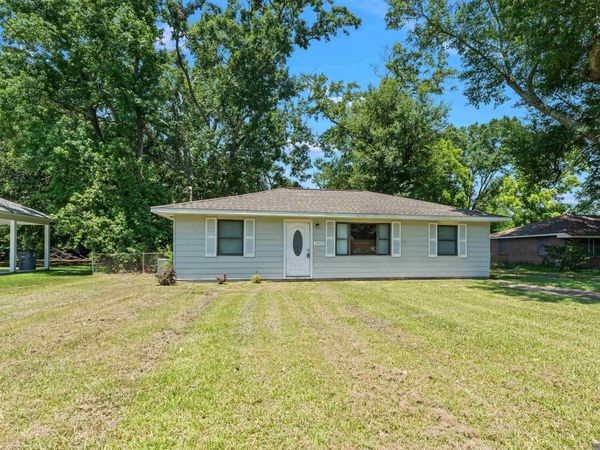 1477 Nichols St, Baker, LA 70714