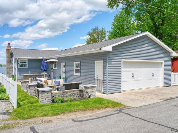 5480 Pleasant Valley , Manitou Beach, MI 49253