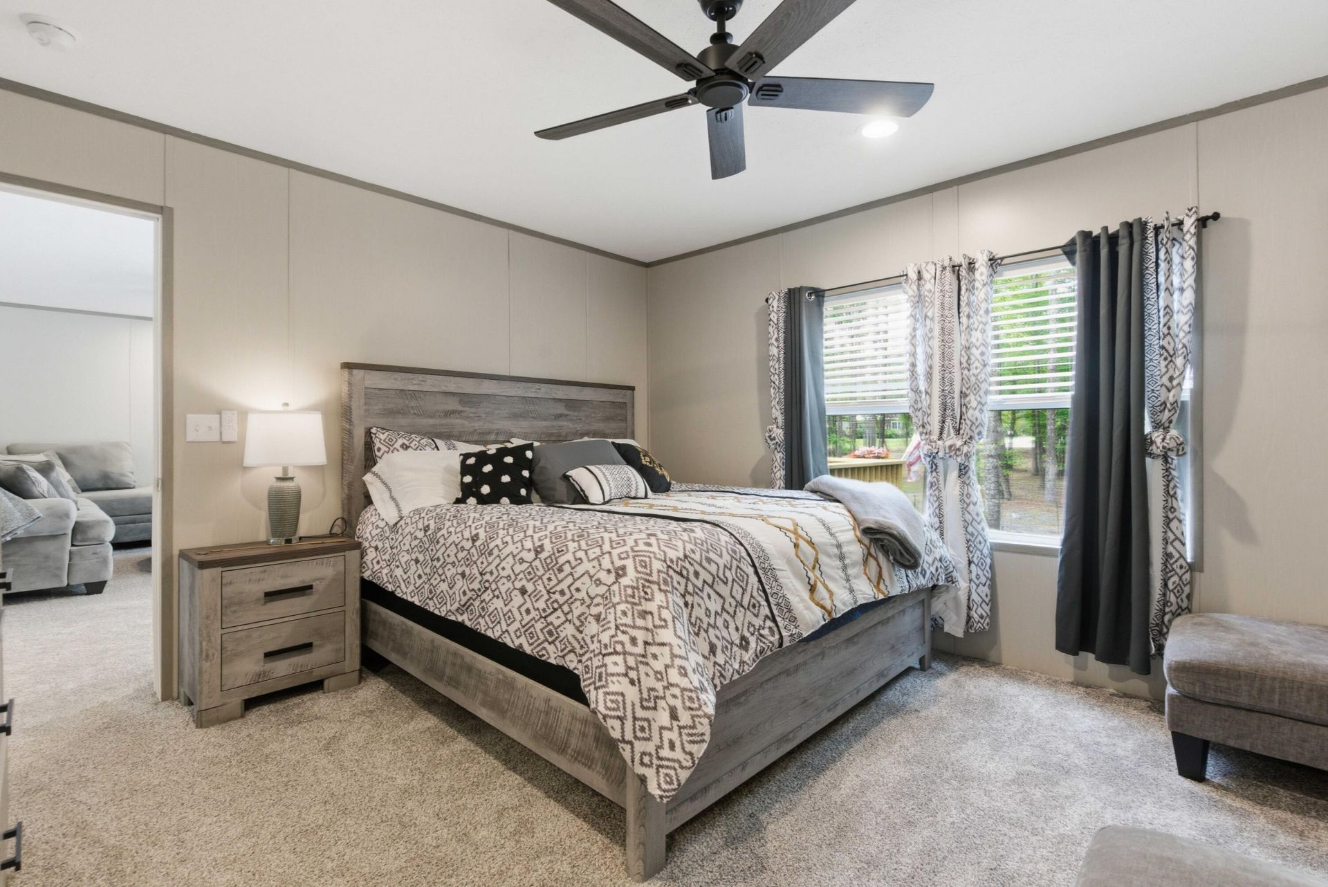 1207 Edmonds Way Photo 17