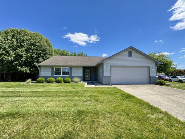 597 Hunting Creek Drive , Greenwood, IN 46142