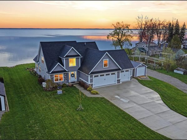 4868 W Houghton Lake Drive, Houghton Lake, MI 48629
