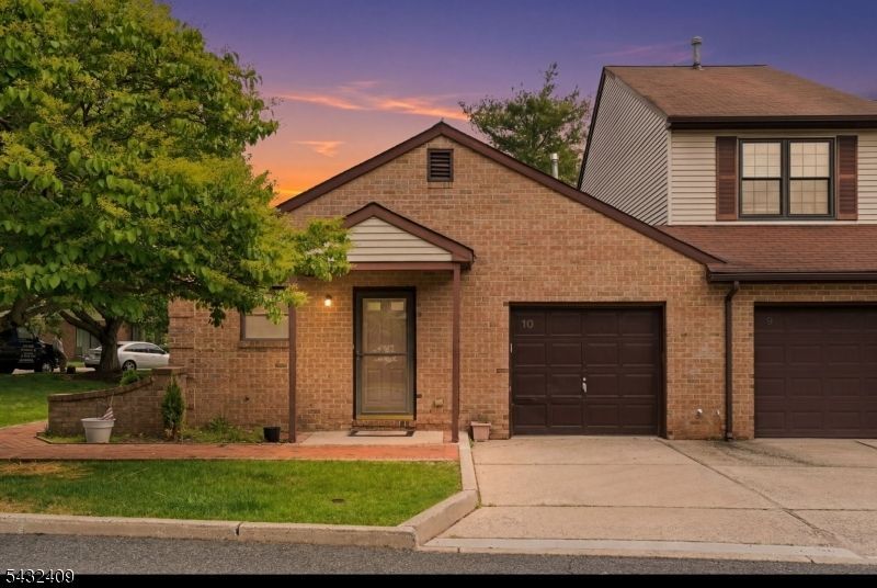 10 Daniel Ct, Lebanon, NJ 08833 Main Photo