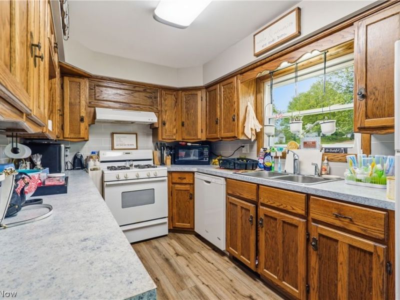 201 Menegay Road, Louisville, OH 44641 Photo 4