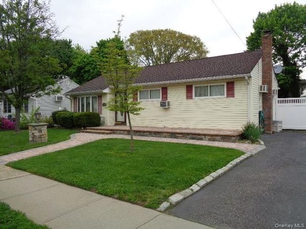 1431 Lombardy Boulevard , Bay Shore, NY 11706