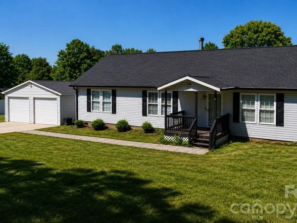 205 Moss Drive , Concord, NC 28027
