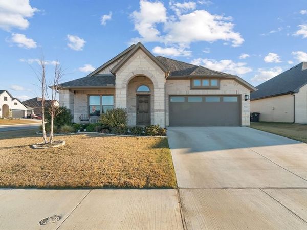 701 Bass Lake Lane , Cleburne, TX 76033