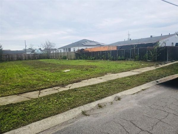 5919 MUSIC Street , New Orleans, LA 70122