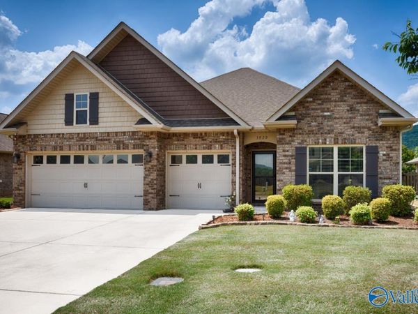 3020 Greenway Circle SE, Owens Cross Roads, AL 35763