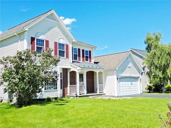 40 Oak Mills Crossing , West Henrietta, NY 14586