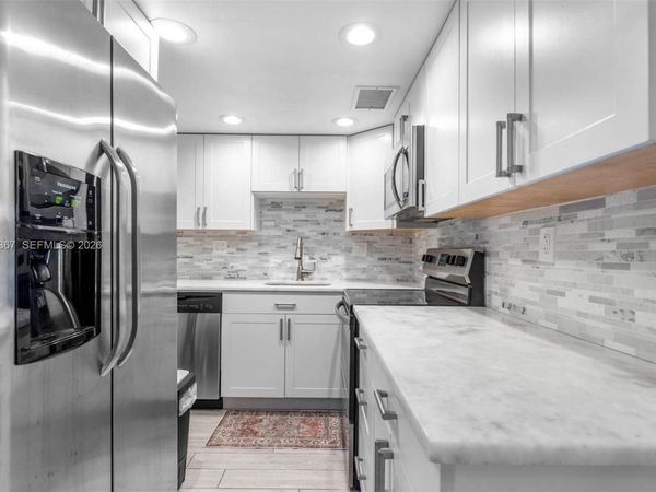 2970 NE 16th Ave , Unit 208, Oakland Park, FL 33334