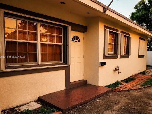 571 NE 172nd St , North Miami Beach, FL 33162