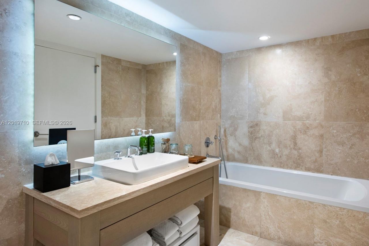 102 24th St , Unit 1012, Miami Beach, FL 33139 Photo