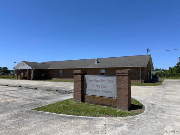 910 Nina Street , Dexter, MO 63841