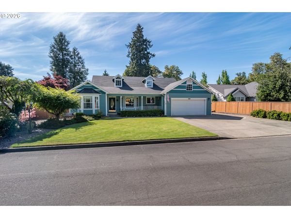 760 W HICKORY ST, Roseburg, OR 97471