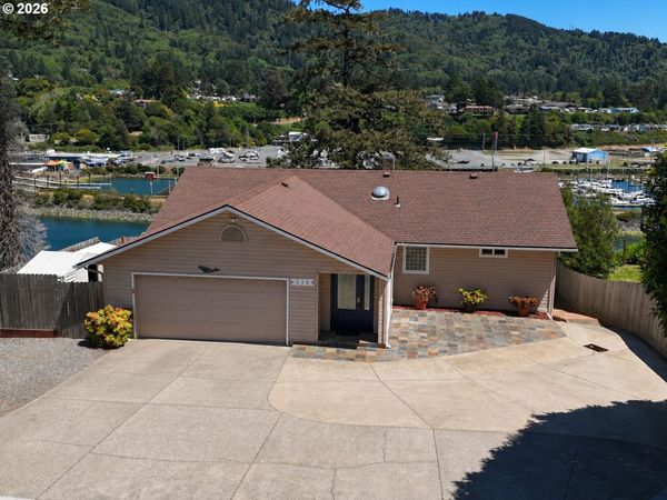 318 DEL NORTE LN, Brookings, OR 97415
