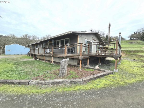 1880 FAIRHILL DR, Roseburg, OR 97471