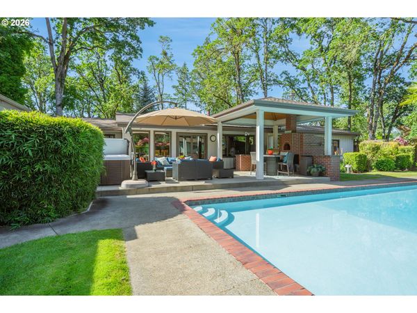18 RIDGEWOOD DR, Roseburg, OR 97471