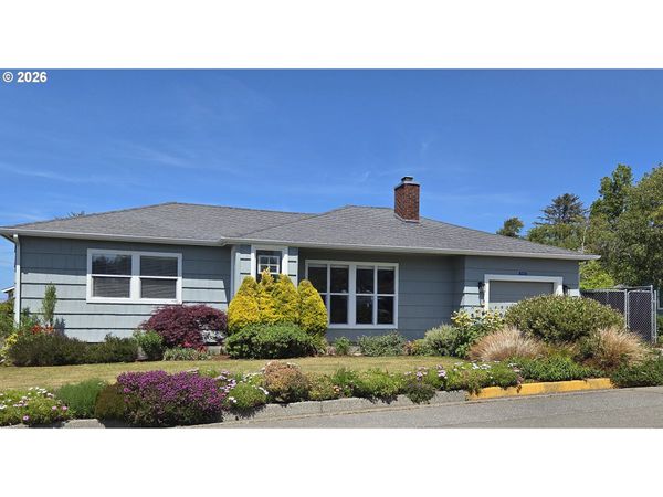94183 8TH ST, Gold Beach, OR 97444
