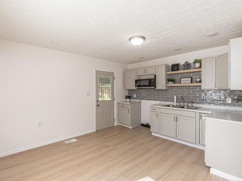 1361 Kylemore Drive, Xenia, OH 45385 Photo 8