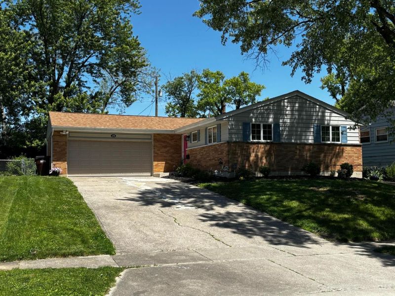 546 Brunswick Drive, Forest Park, OH 45240 Photo 2