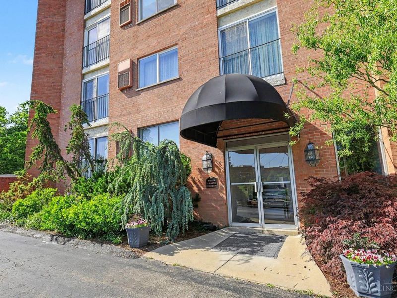 880 Rue De La Paix, Unit T24, Cincinnati, OH 45220 Photo 2