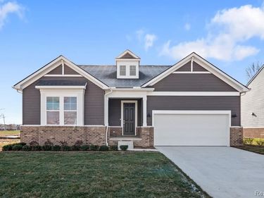 20409 West Kilburn Drive, Macomb Twp, MI 48044