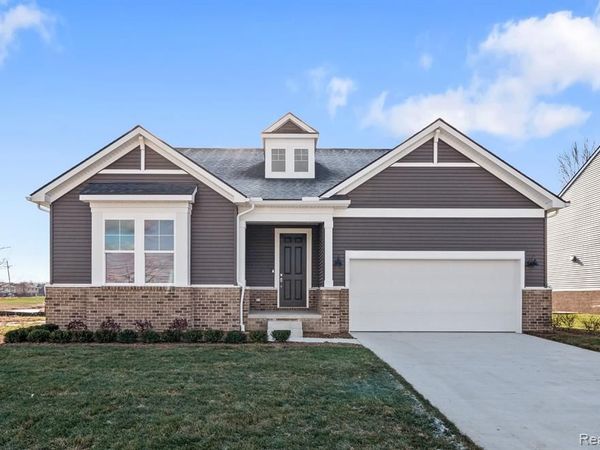 20409 West Kilburn Drive, Macomb Twp, MI 48044